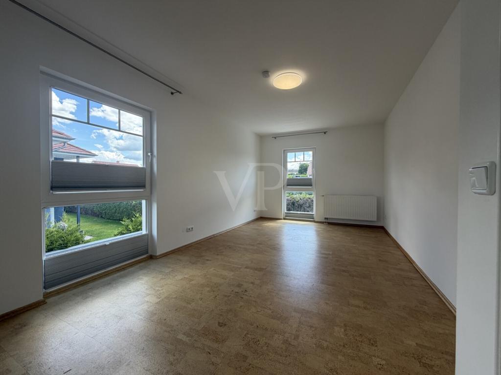 Familienfreundliches Raumwunder mit Kamin und Südterrasse in ruhiger Wohnlage - Photo 3
