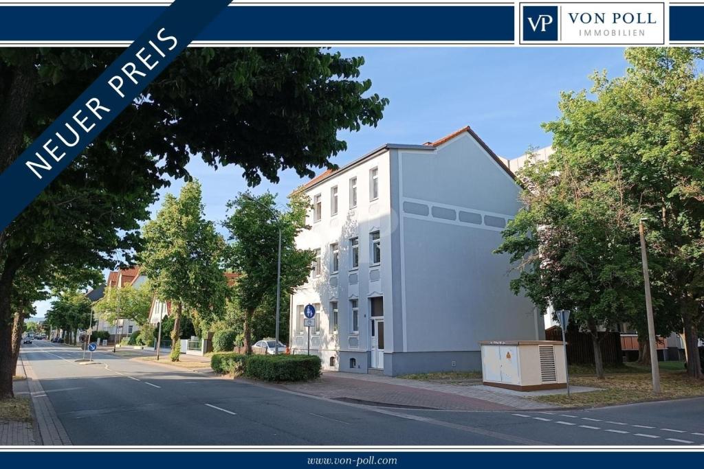 Ansicht Westen vorn mit Straßenansicht