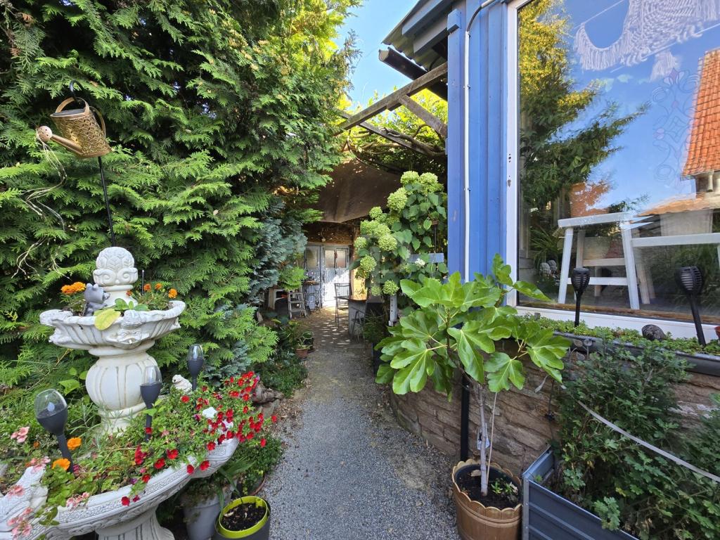 Ansicht Westseite mit Zugang Gartensitzplatz