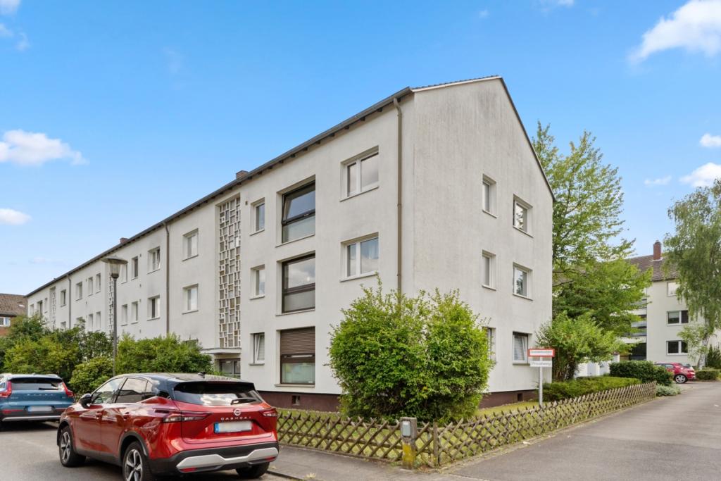 Außenansicht & Auffahrt Garage
