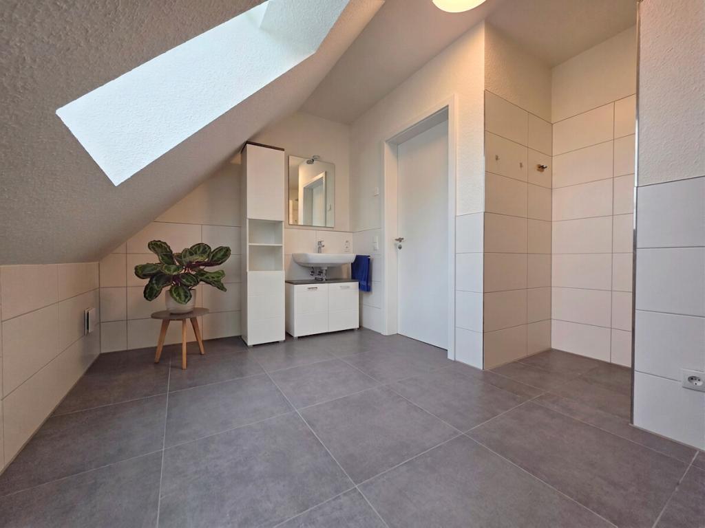 Moderne 4-Zimmerwohnung mit Balkon und Einbauküche im Stadtteil Haarentor - Foto 4