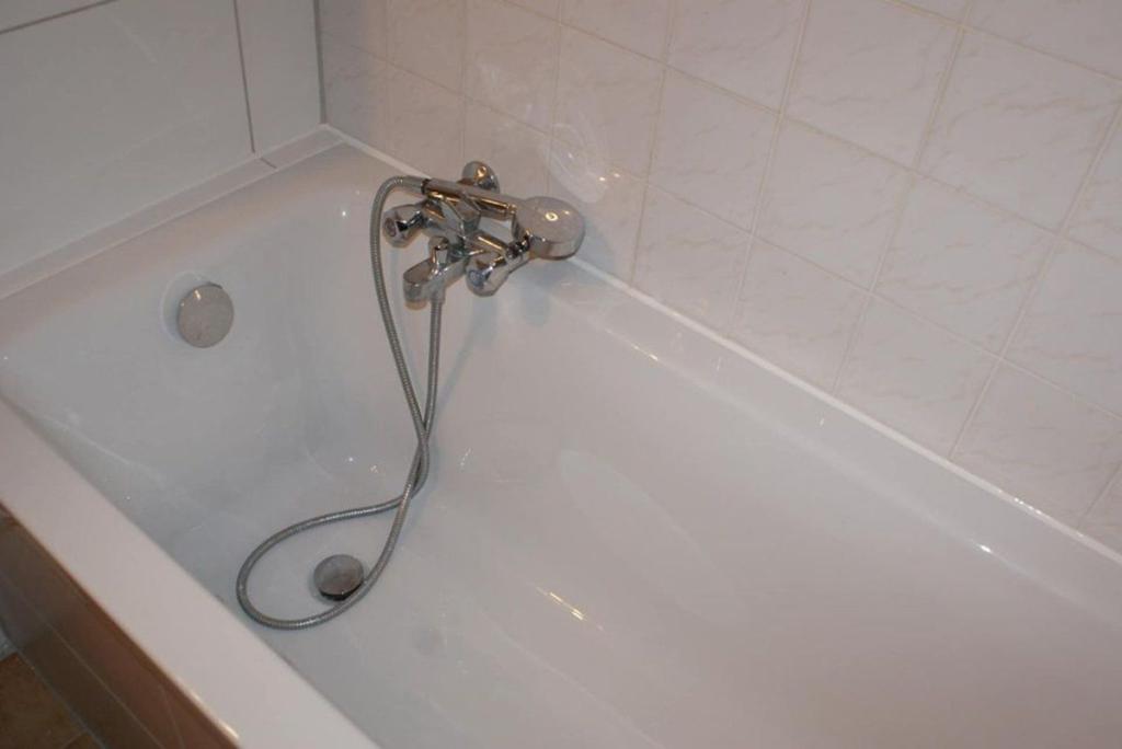 Helle 4 Zimmer Wohnung mit Balkon, ihr Sprung in ein neues Wohngefühl ! - Photo 5