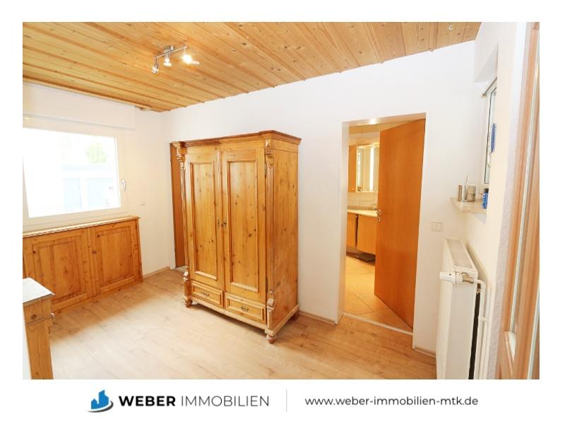 Diele mit Bauernschrank