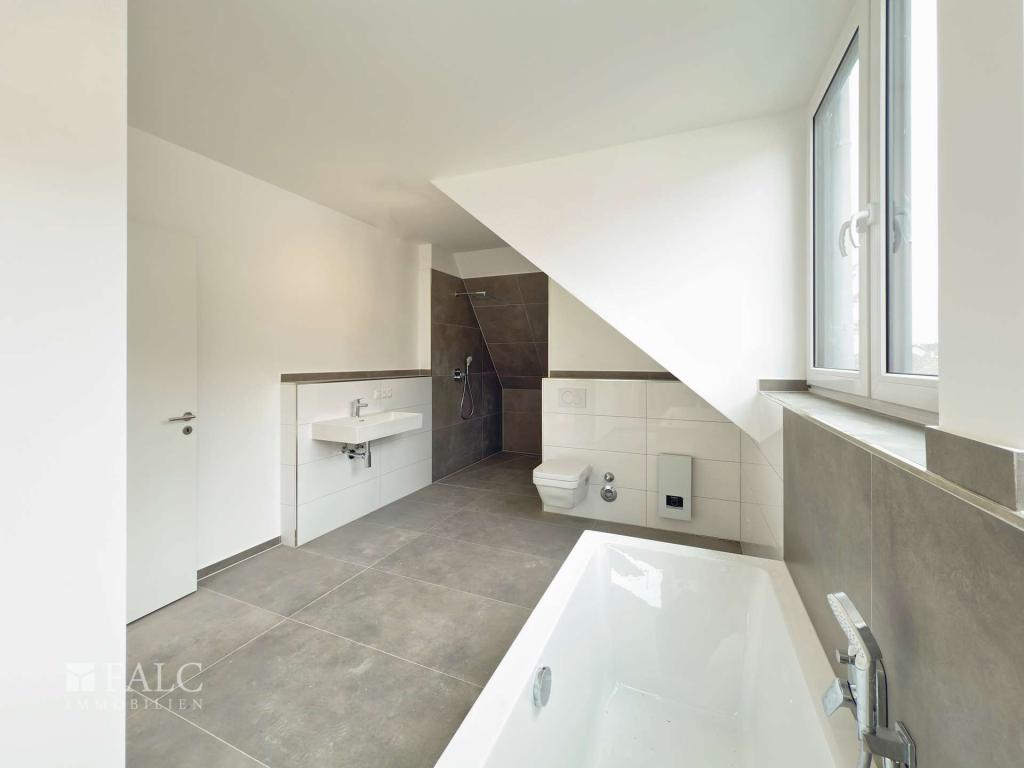 Exklusiv saniert & lichtdurchflutet – Wohnen mit Weitblick und Stil! - Foto 1