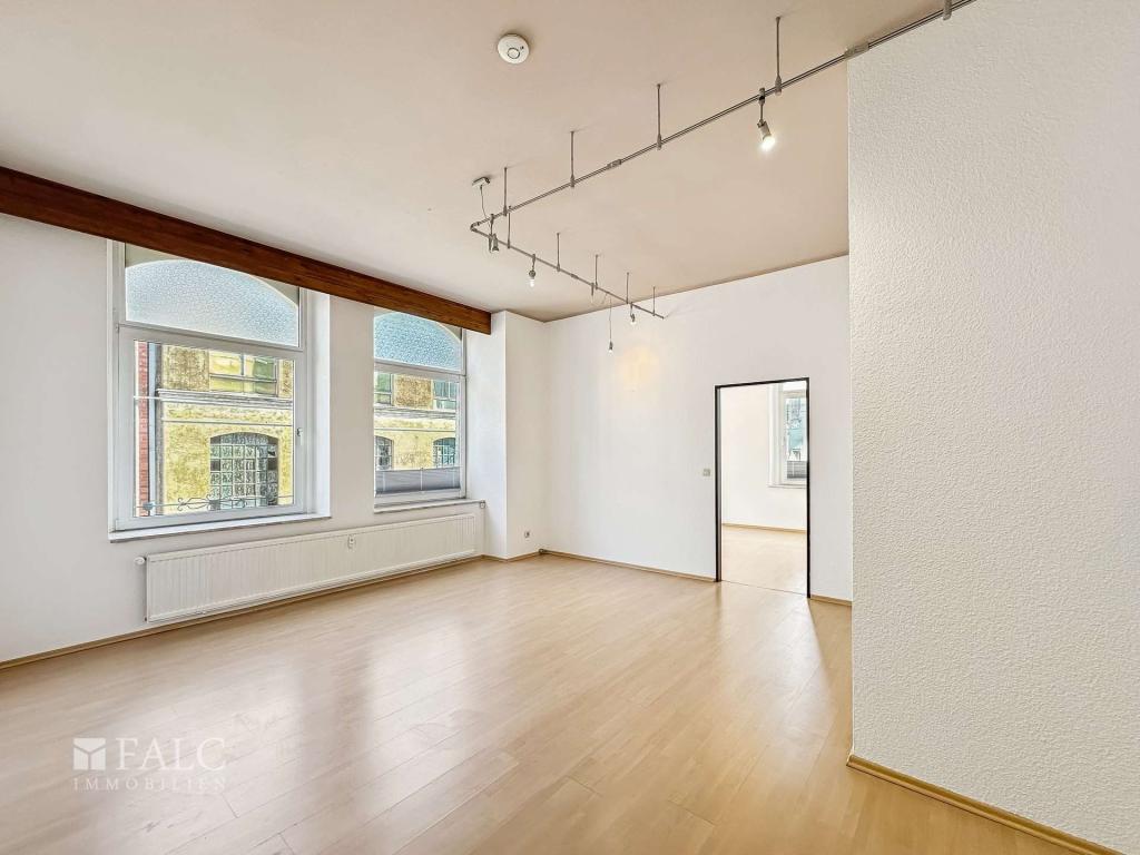 Stilvoll wohnen mit Altbaucharme – 3-Zimmer-Wohnung mit Aufzug und Stellplatz! - Foto 1