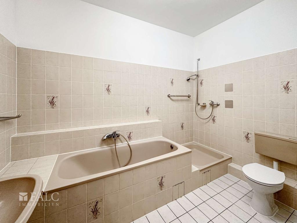 Stilvoll wohnen mit Altbaucharme – 3-Zimmer-Wohnung mit Aufzug und Stellplatz! - Foto 5