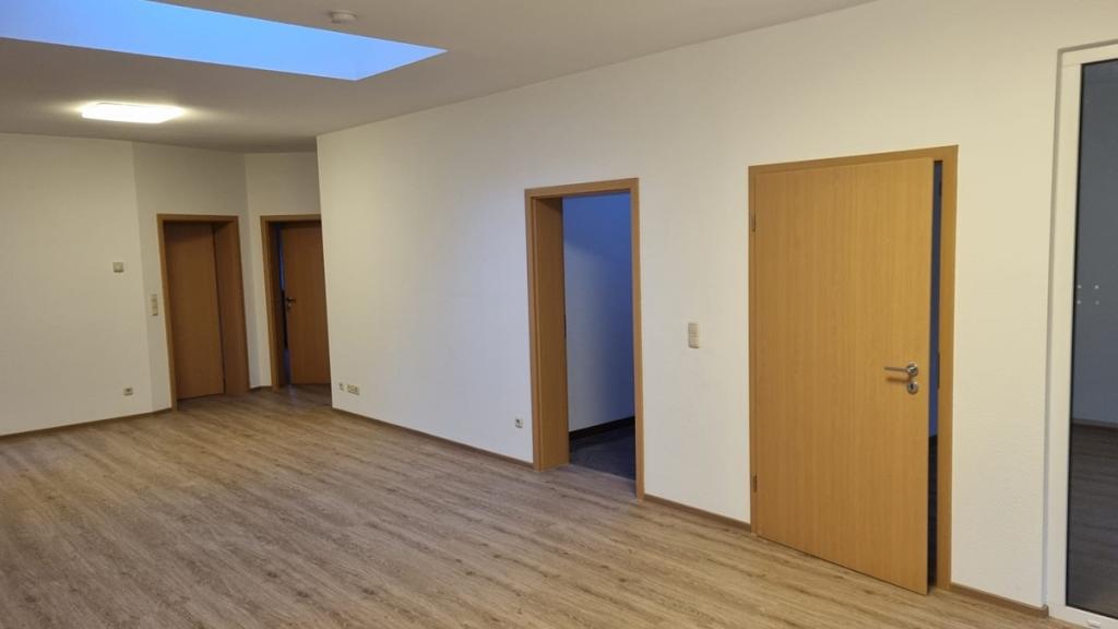 Helle barrierefreie 4-Zimmerwohnung in zentrale Lage in Bad Vilbel / 7 Minuten zur S-Bahn - Foto 4
