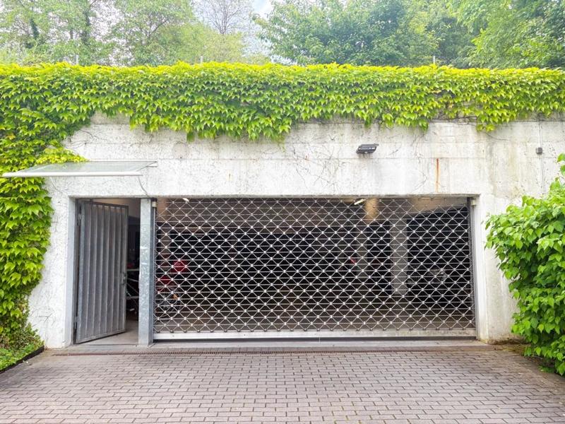 Einfahrt Garage