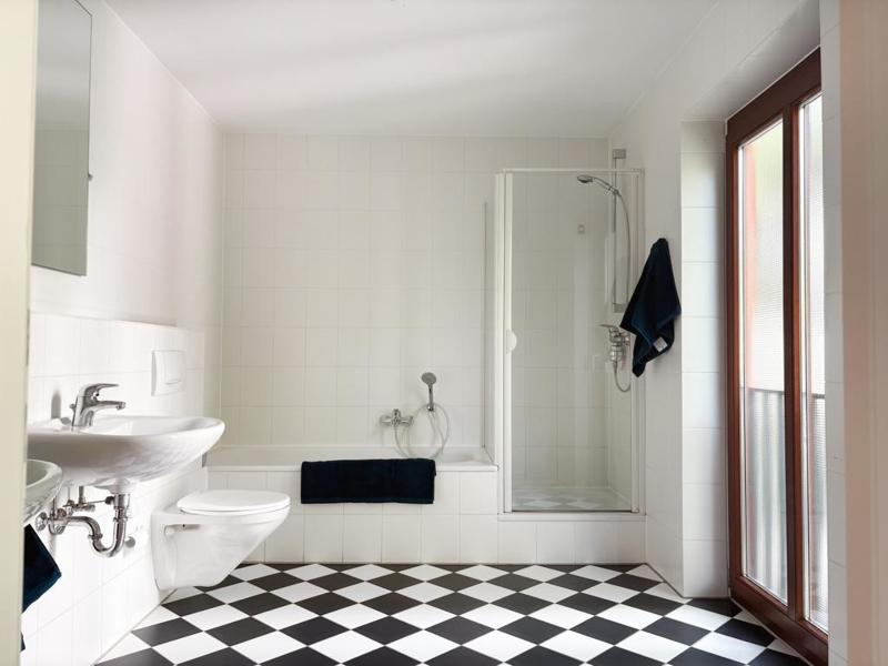 OG - Bad mit Wanne
