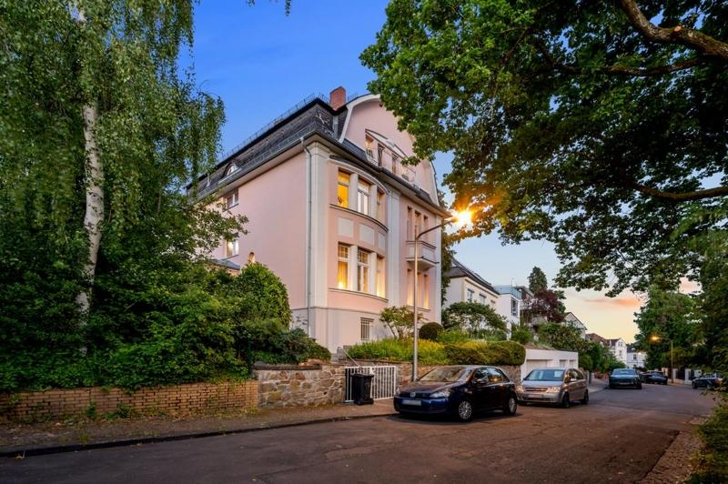 Außenansicht abends