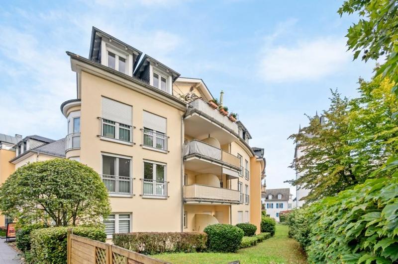 Hausansicht + Balkon