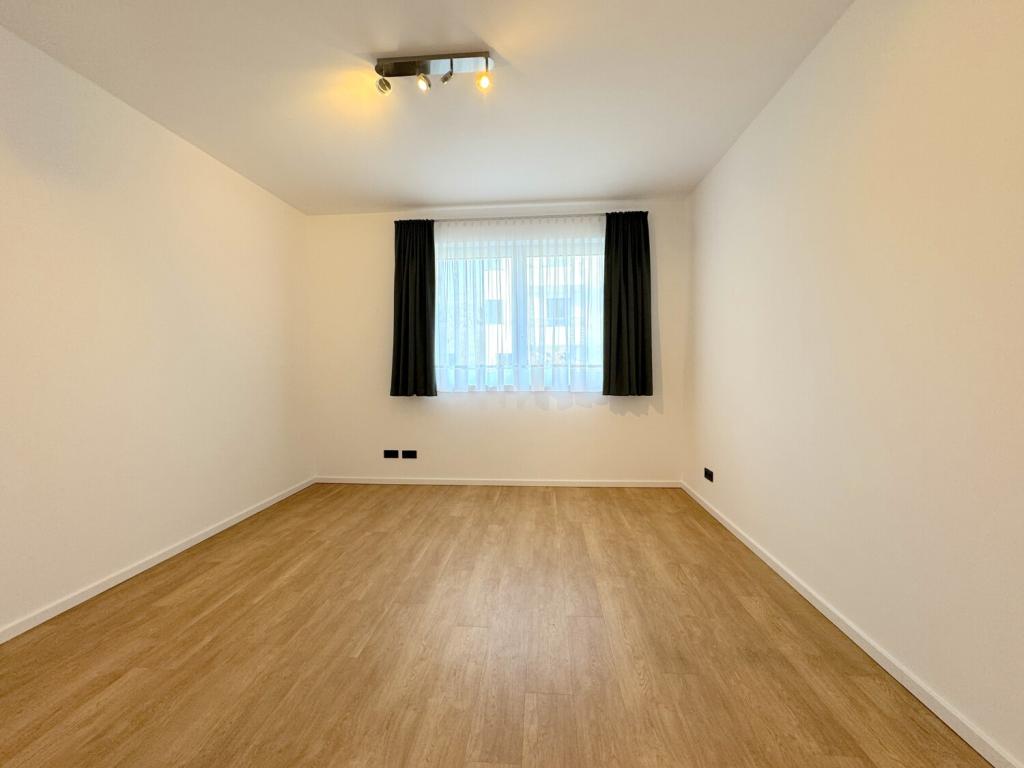 Ihr Luxus-Refugium: Moderne 3-Zimmer-EG-Wohnung mit Privatgarten - Photo 2