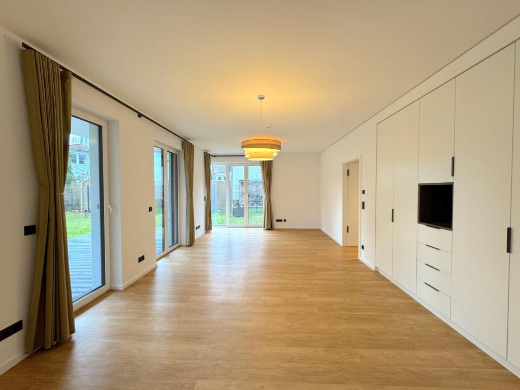 Ihr Luxus-Refugium: Moderne 3-Zimmer-EG-Wohnung mit Privatgarten - Photo 1