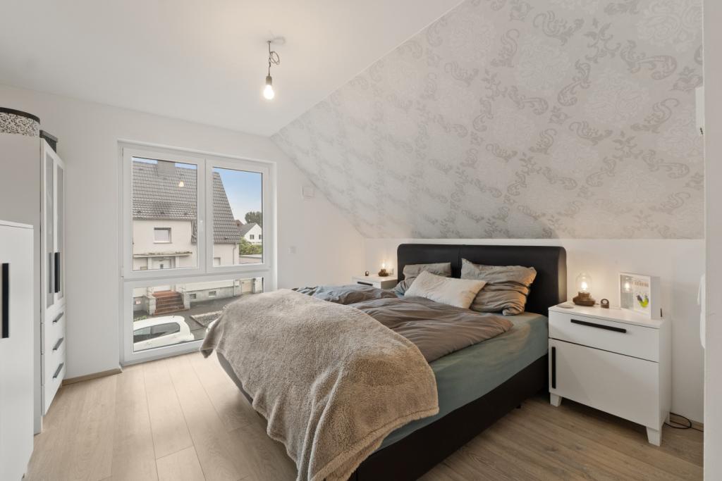 Schlafzimmer DG