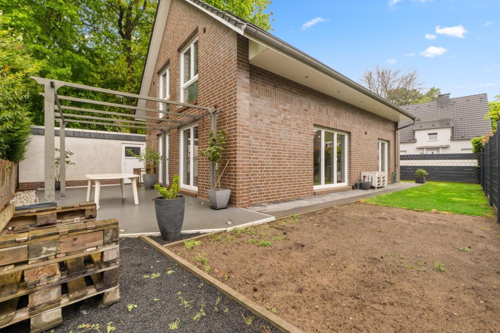 Garten mit Blick auf die Terrasse