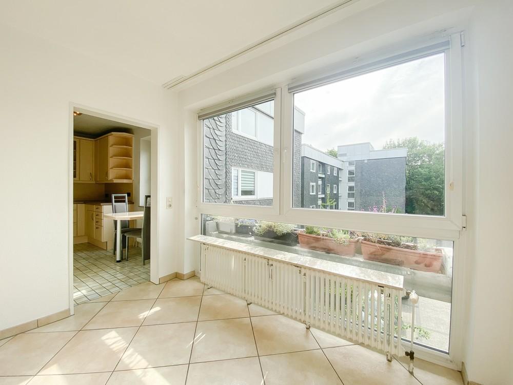 Lichtdurchflutete 4-Zimmer-Wohnung mit offener Küche und Loggia mit Weitblick - Foto 4