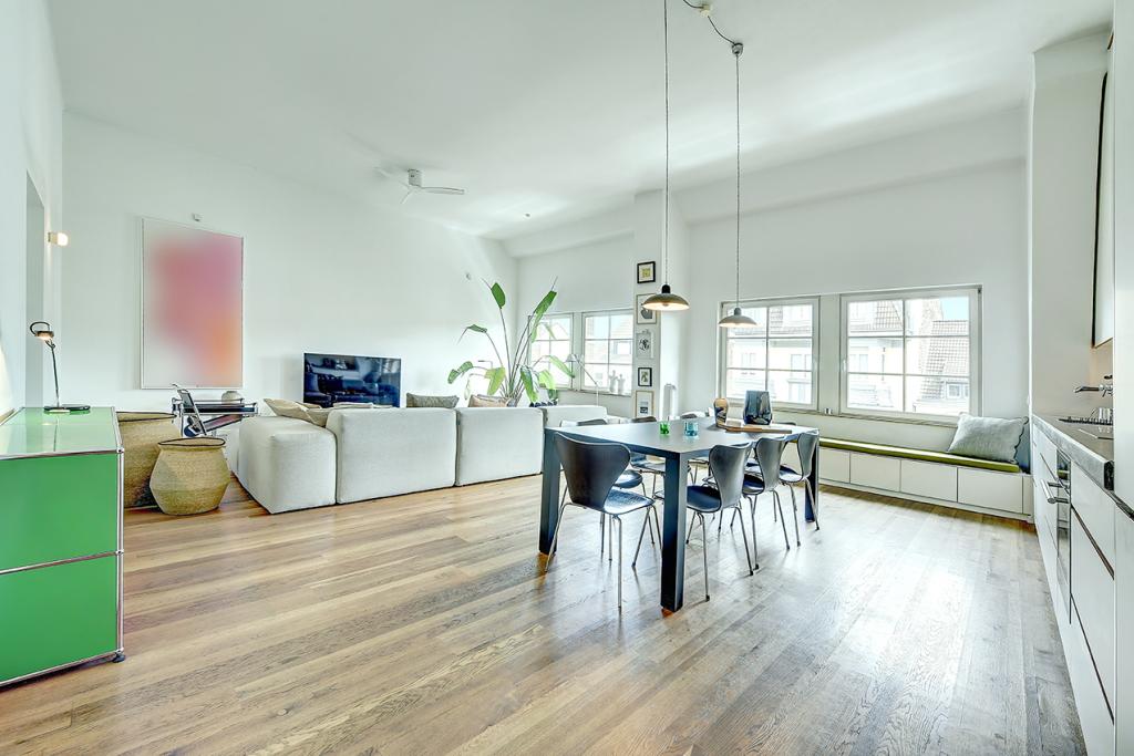 Historischer Charme trifft modernes Design – außergewöhnliche Altbauwohnung mit Stil - Photo 1