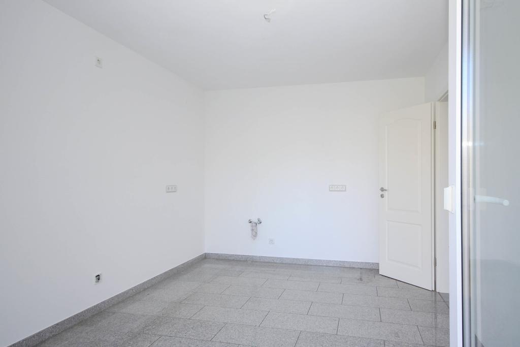 Großzügige Erdgeschosswohnung mit großem Balkon in ruhiger Lage - Foto 2