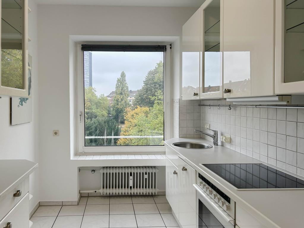Stilvolle Wohnung mit optimalem Lichteinfall und Blick ins Grüne - Foto 2