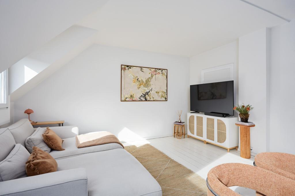 Charmante und sanierte Altbauwohnung mit viel Licht - Foto 1