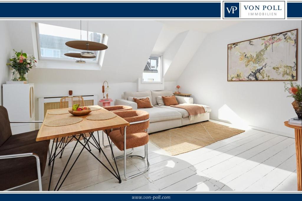 Charmante und sanierte Altbauwohnung mit viel Licht - Foto 3