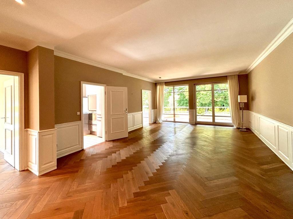 Exklusives Wohnen mit Rheinblick - Einbauküche und TG inklusive - Photo 1