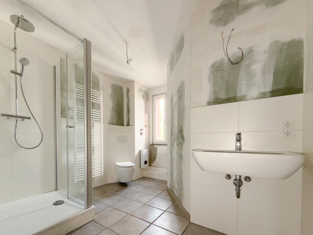 Großzügiges Appartement mit 2 Balkonen in zentraler Lage! - Photo 2