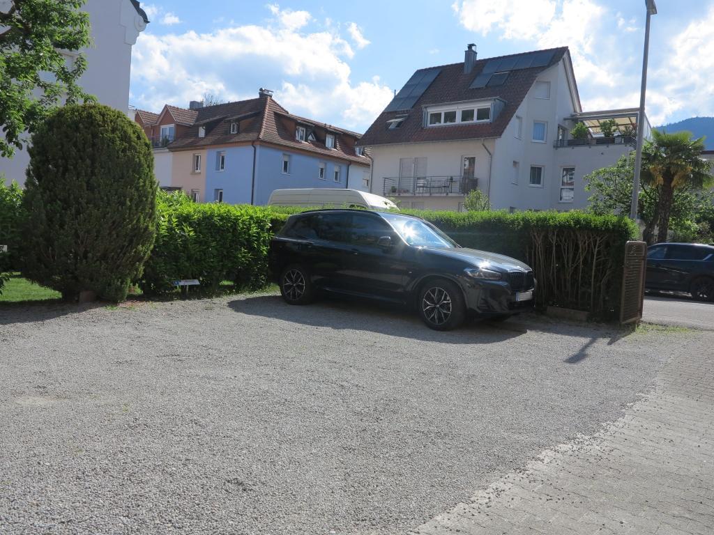PKW-Stellplatz im Innenhof
