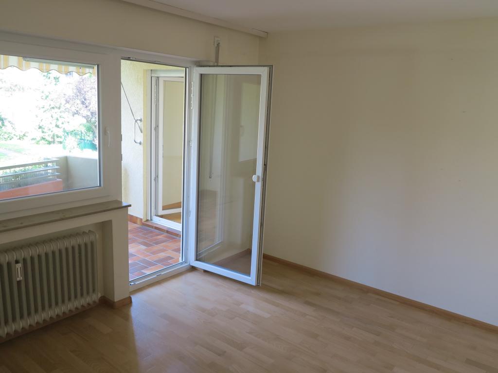 Zimmer II mit  Zugang Loggia
