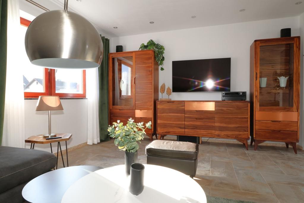 Möblierte 2-Zimmer Einlieger Wohnung mit separatem Eingang im Einfamilienhaus, Erstbezug - Photo 1