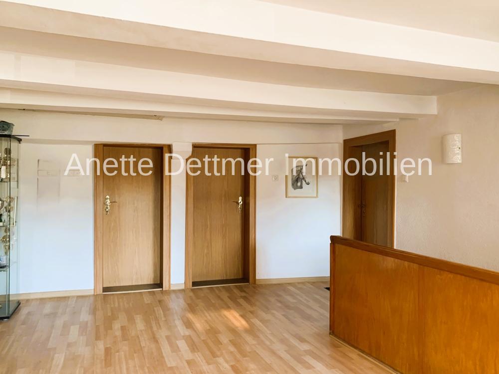 Diele im OG - Zugang zu Bad, Abstellraum und Kind Wohnen