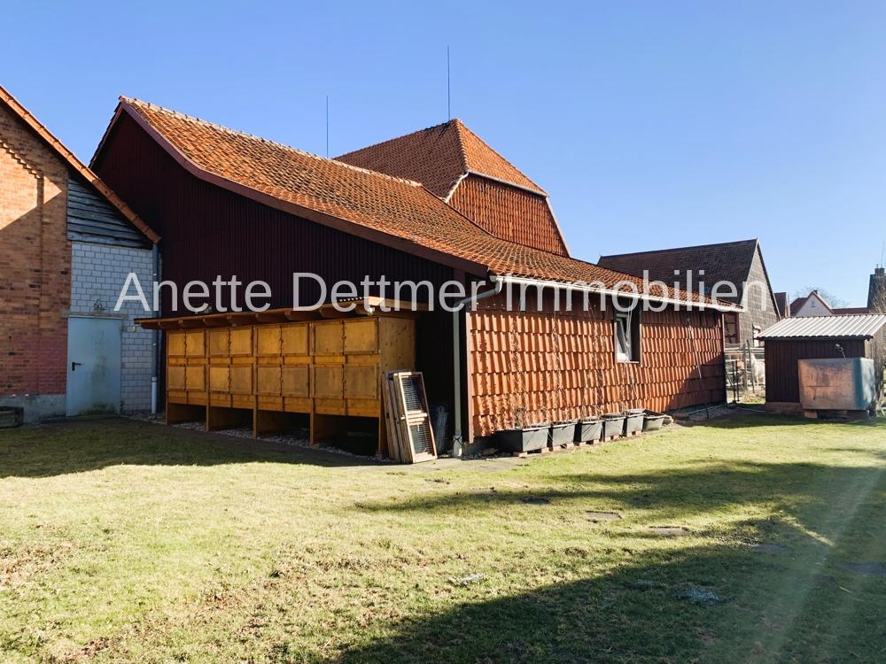 Teil des Gartens mit Rückseite Remise