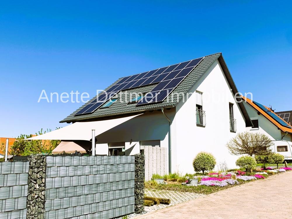 Ansicht mit PV-Anlage