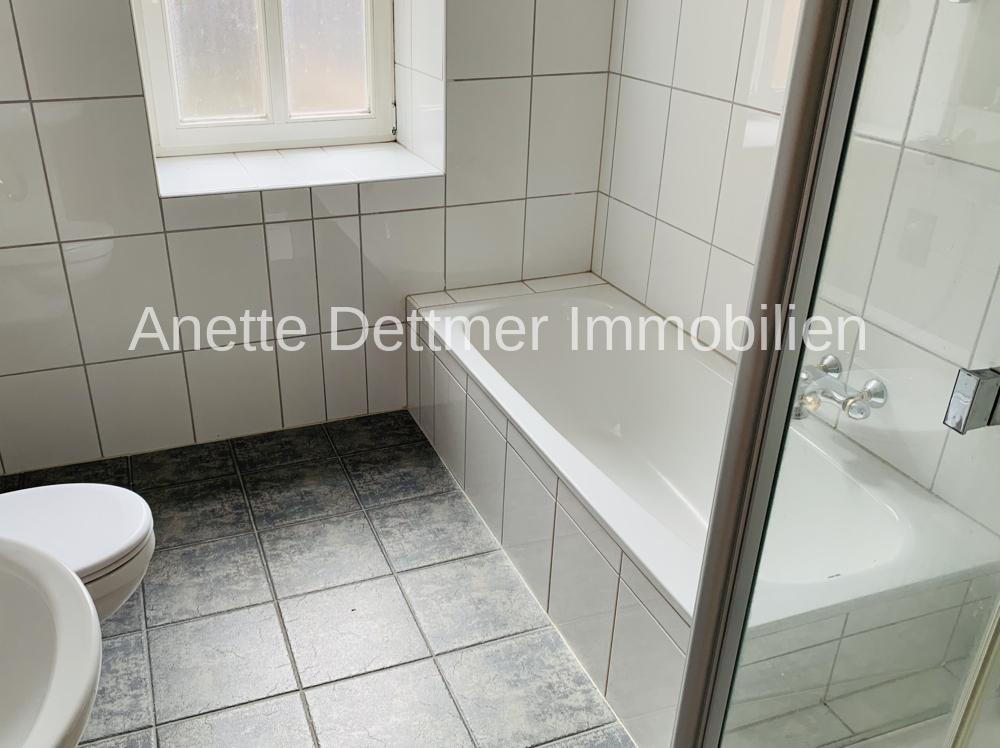 mit Wanne und Dusche