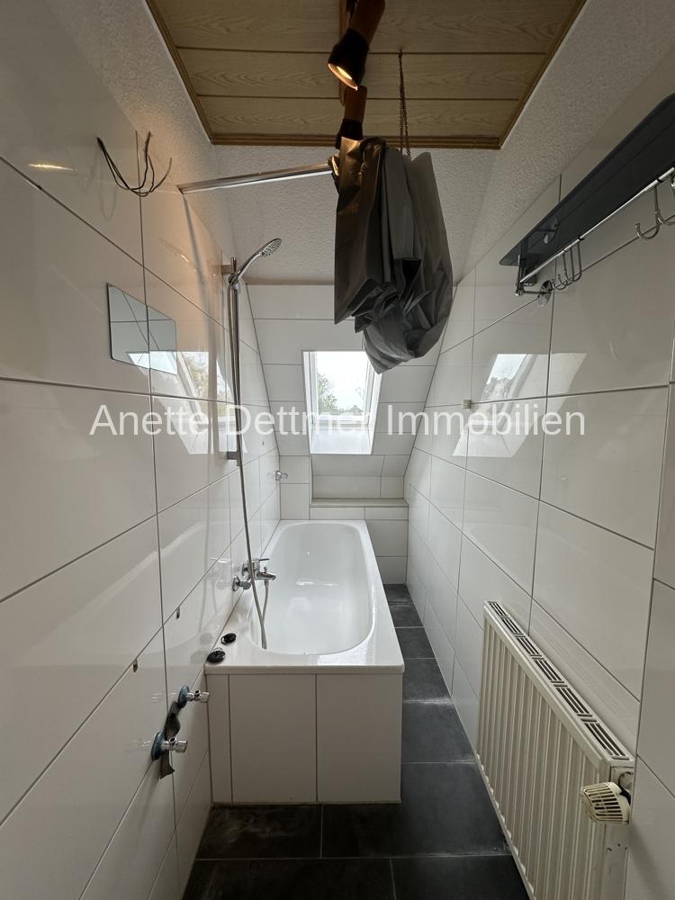 Dachgeschosswohnung Modernisiert in Seelze Letter 2 Zimmer, Küche, Bad. - Photo 2