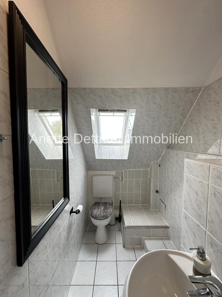 Dachgeschosswohnung Modernisiert in Seelze Letter 2 Zimmer, Küche, Bad. - Photo 3