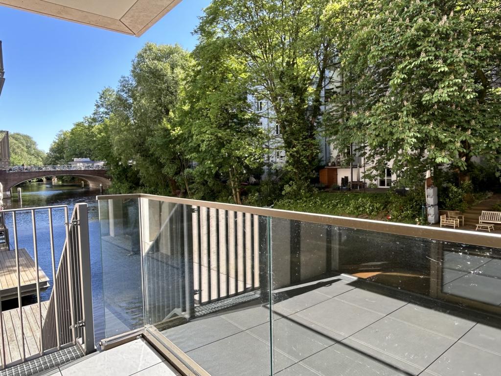 Balkon zum Isebekkanal
