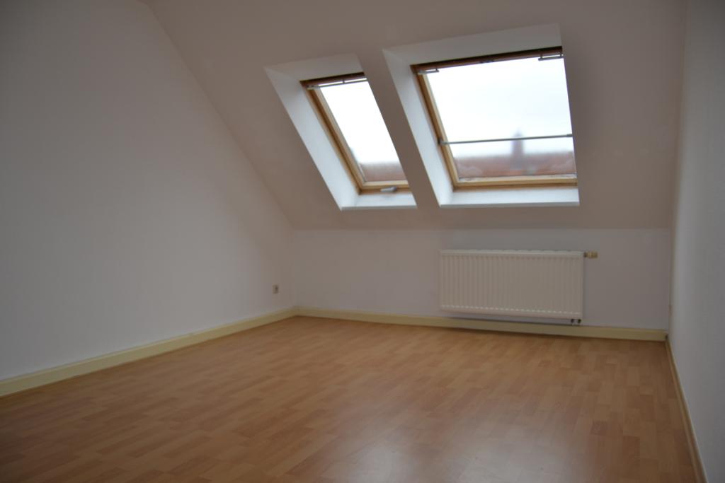 I gemütliche DG-Wohnung I Laminat I Duschbad I - Photo 4