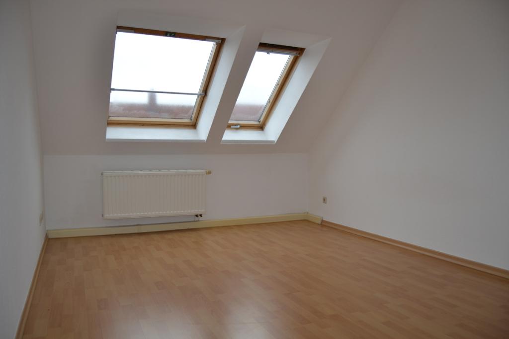 I gemütliche DG-Wohnung I Laminat I Duschbad I - Photo 3