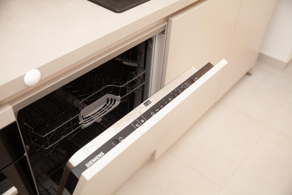 - Tolles Studentenapartment mit Einbauküche - - Photo 5