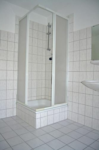 ++ Ideale 3-RW für Familien ++ Laminat ++ Bad mit Wanne ++ separate Küche ++ - Photo 2
