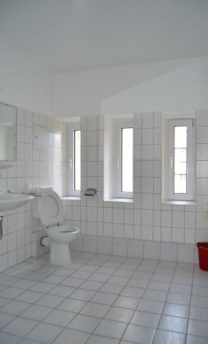 ++ Ideale 3-RW für Familien ++ Laminat ++ Bad mit Wanne ++ separate Küche ++ - Photo 1