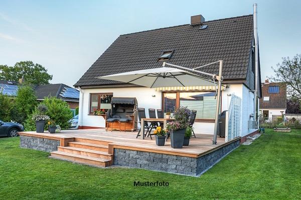 ++ Freistehendes Einfamilienhaus mit Terrasse und Carport ++