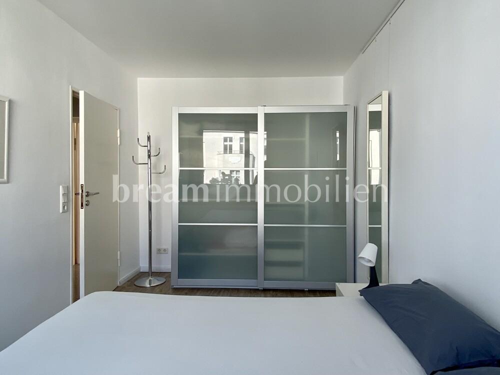 großer Kleiderschrank
