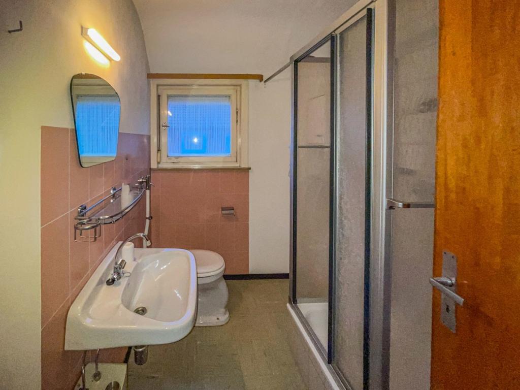 Badezimmer mit Dusche