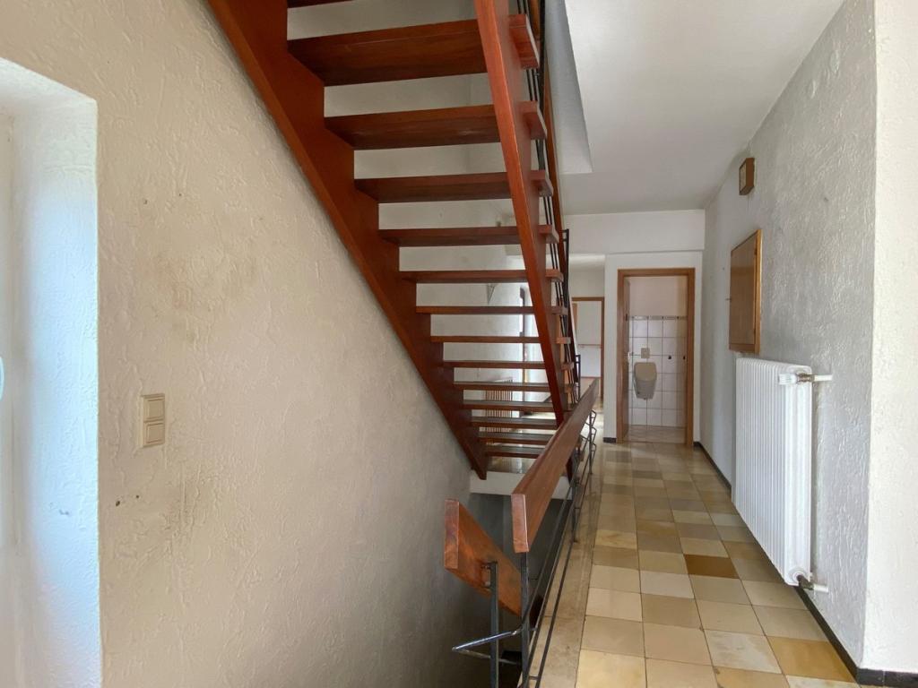 Flur und Treppe