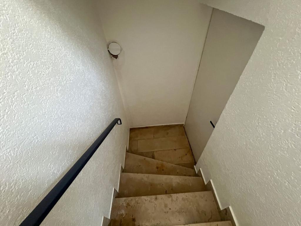 Gewerbe: Zugang Keller