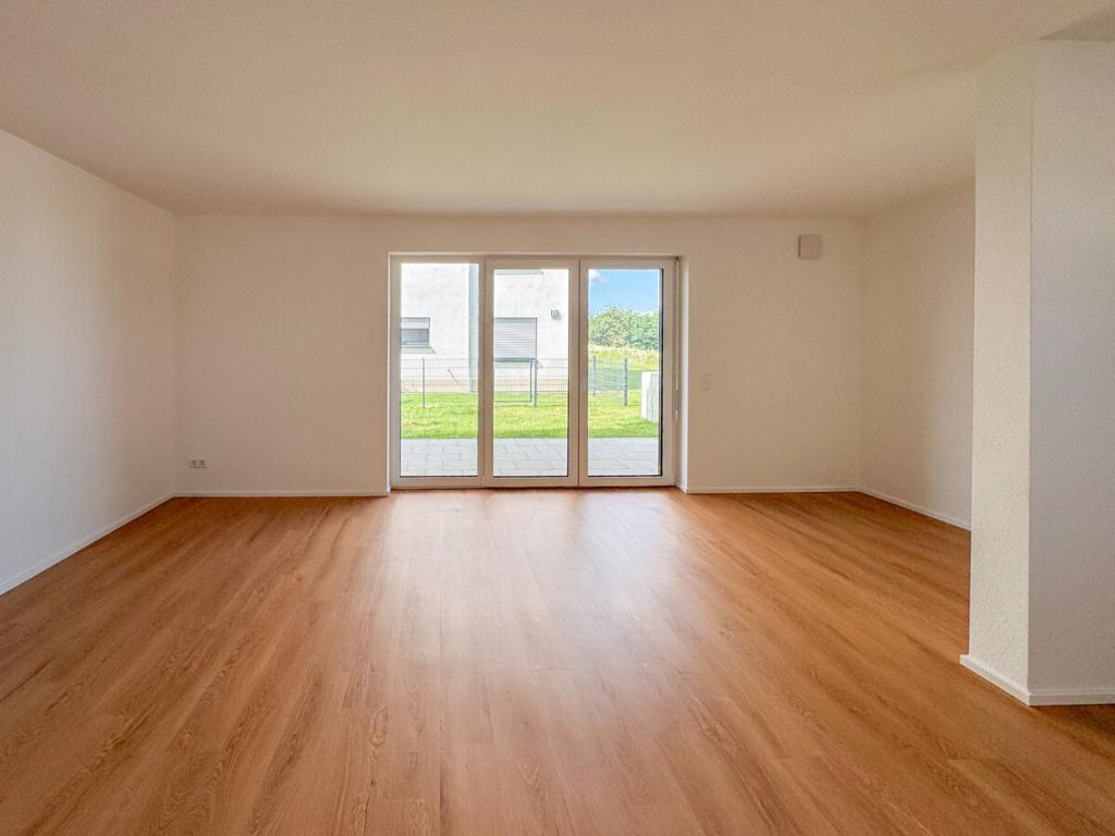 Attraktiver Erstbezug: Stilvolle 3-Zimmer-Wohnung mit Gartenanteil - Photo 2