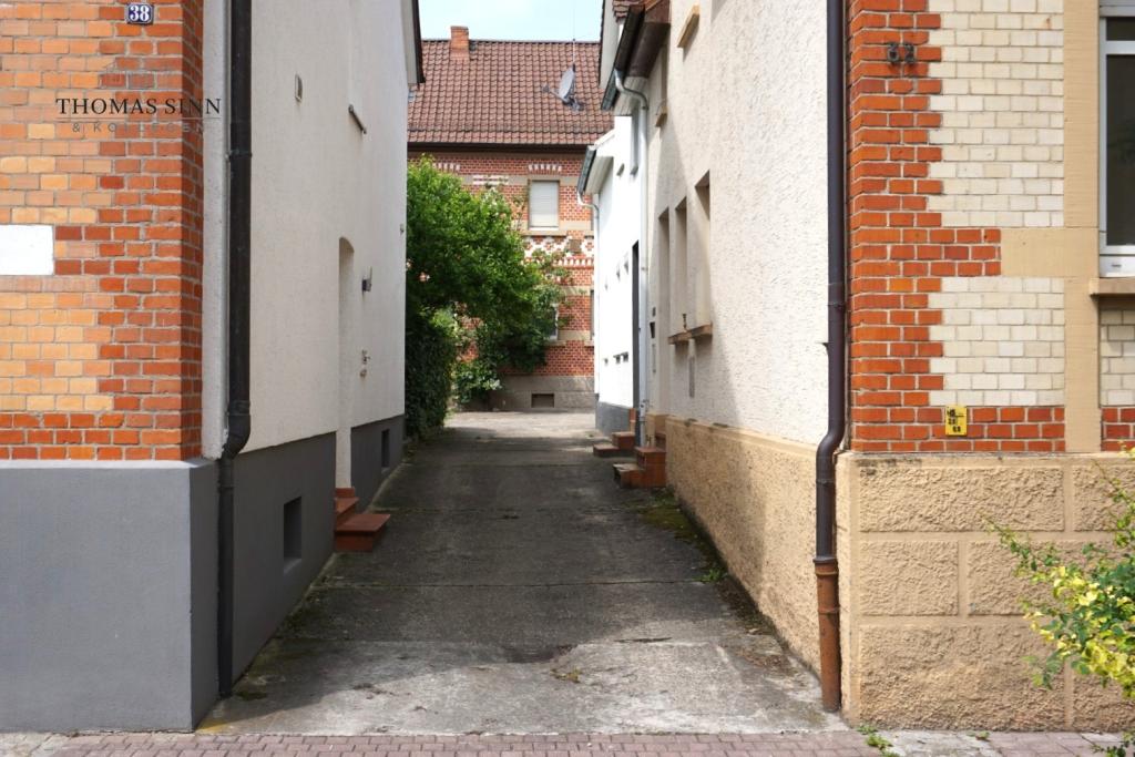Zufahrt nach hinten zum Stellplatz