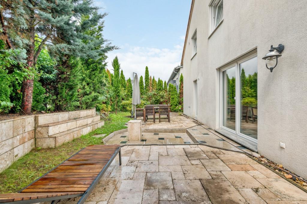 EG: Terrasse 1